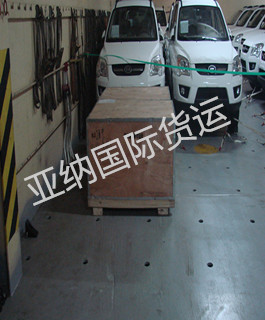 轿车滚装船舱内加固绑扎